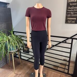 Athleta Salutation Stash Capri Black Pocket Crop Leggings XS Yoga Pilates